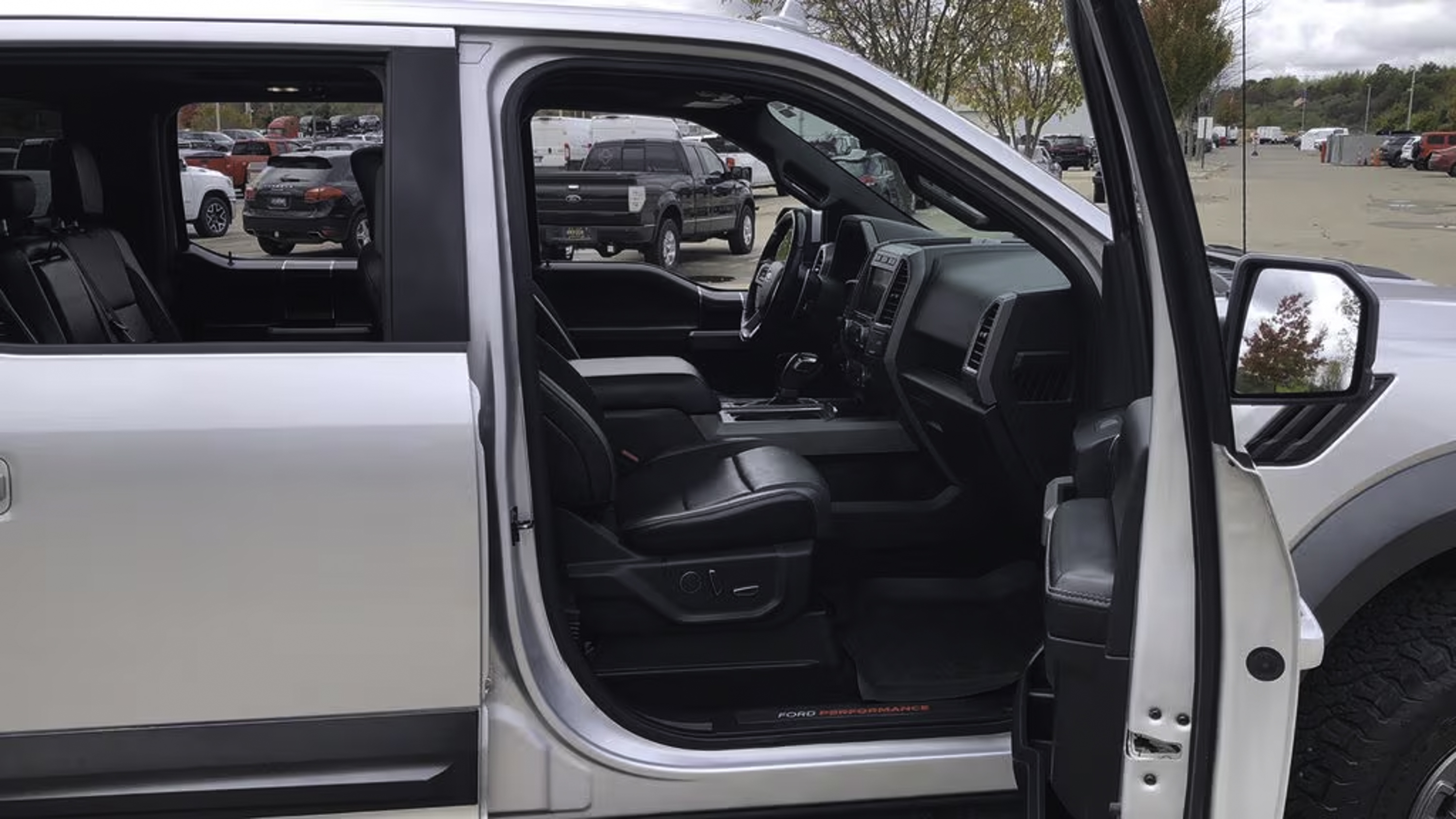 Used 2019 Ford F150 Raptor w/ Equipment Group 802A Luxury AWD/4WD image 15