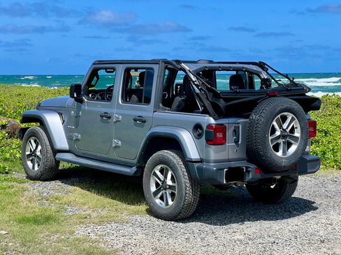 Used 2018 Jeep Wrangler Unlimited Sahara image 14