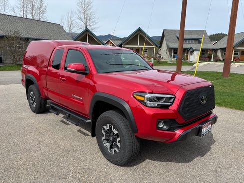 Used 2023 Toyota Tacoma TRD Off-Road image 12