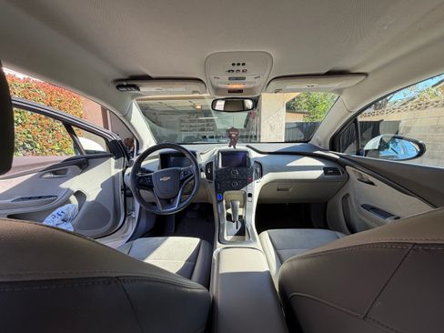 Used 2013 Chevrolet Volt Premium w/ Premium Trim Package FWD image 10