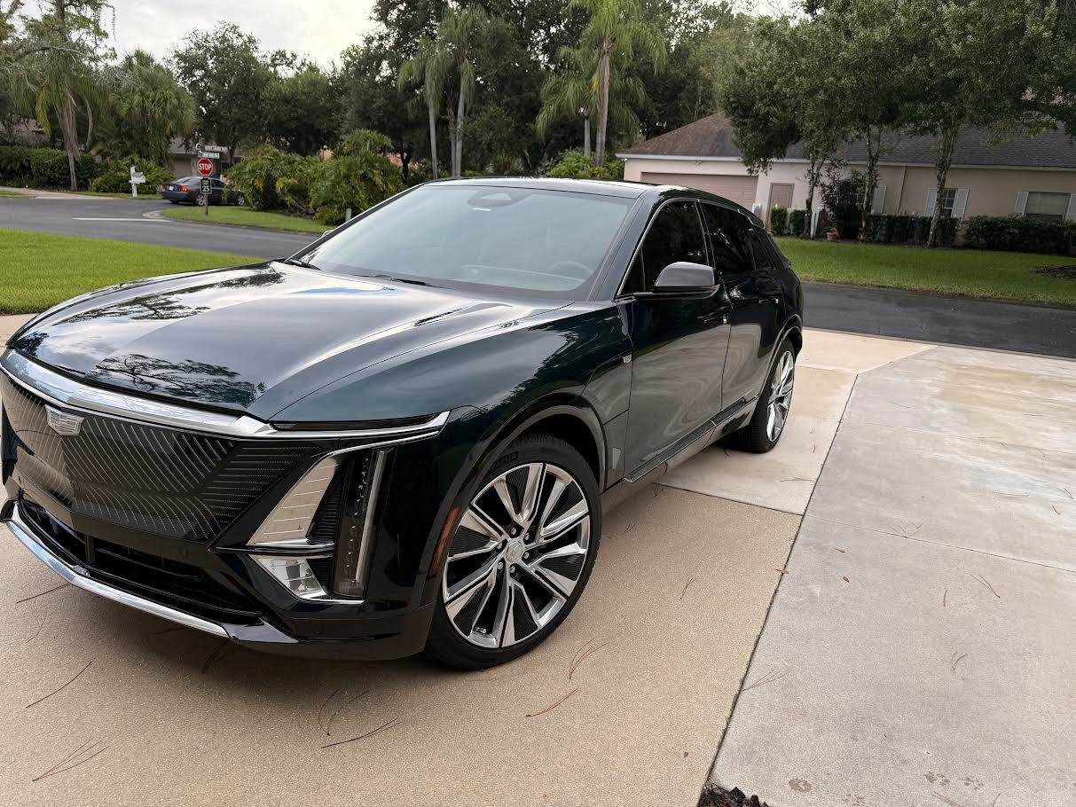 Used 2025 Cadillac Lyriq Luxury w/ Nappa Leather Package AWD/4WD image 1