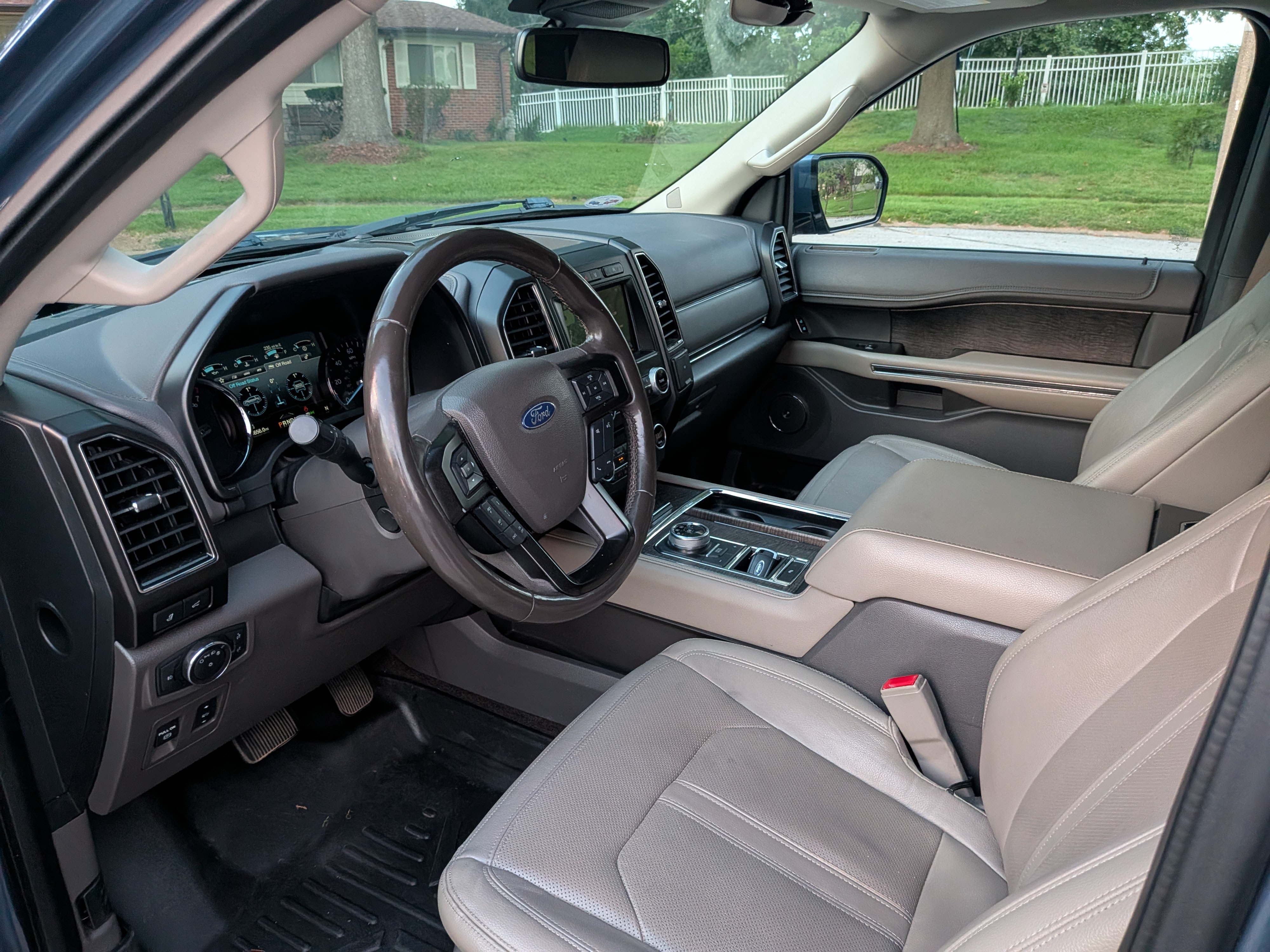 Used 2018 Ford Expedition Limited w/ Equipment Group 301A RWD image 11