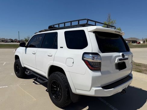 Used 2015 Toyota 4Runner SR5 Premium image 4