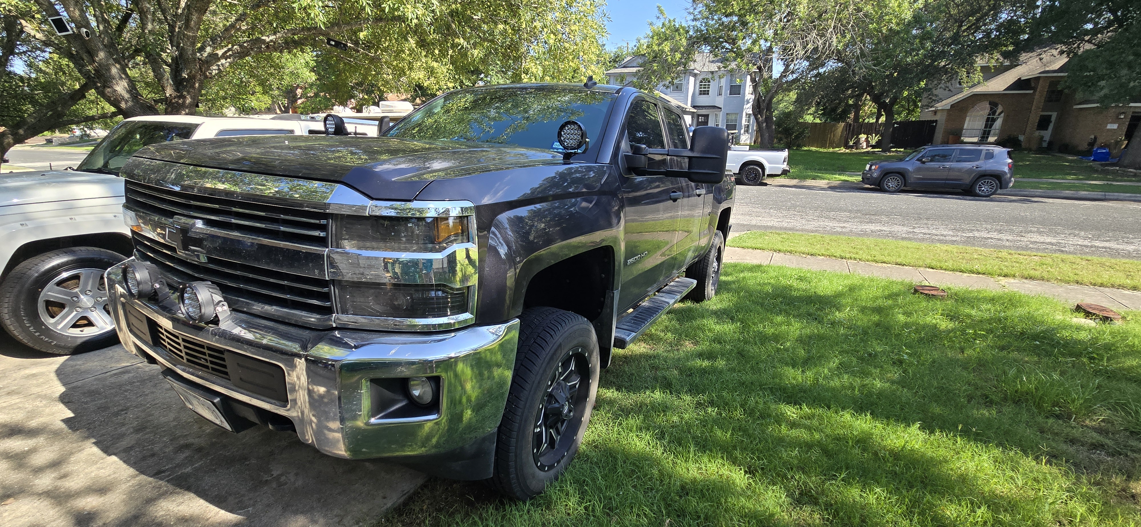 Used 2015 Chevrolet Silverado 2500 LT w/ LT Convenience Package AWD/4WD image 5