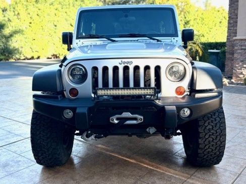 Used 2012 Jeep Wrangler Unlimited Rubicon image 4