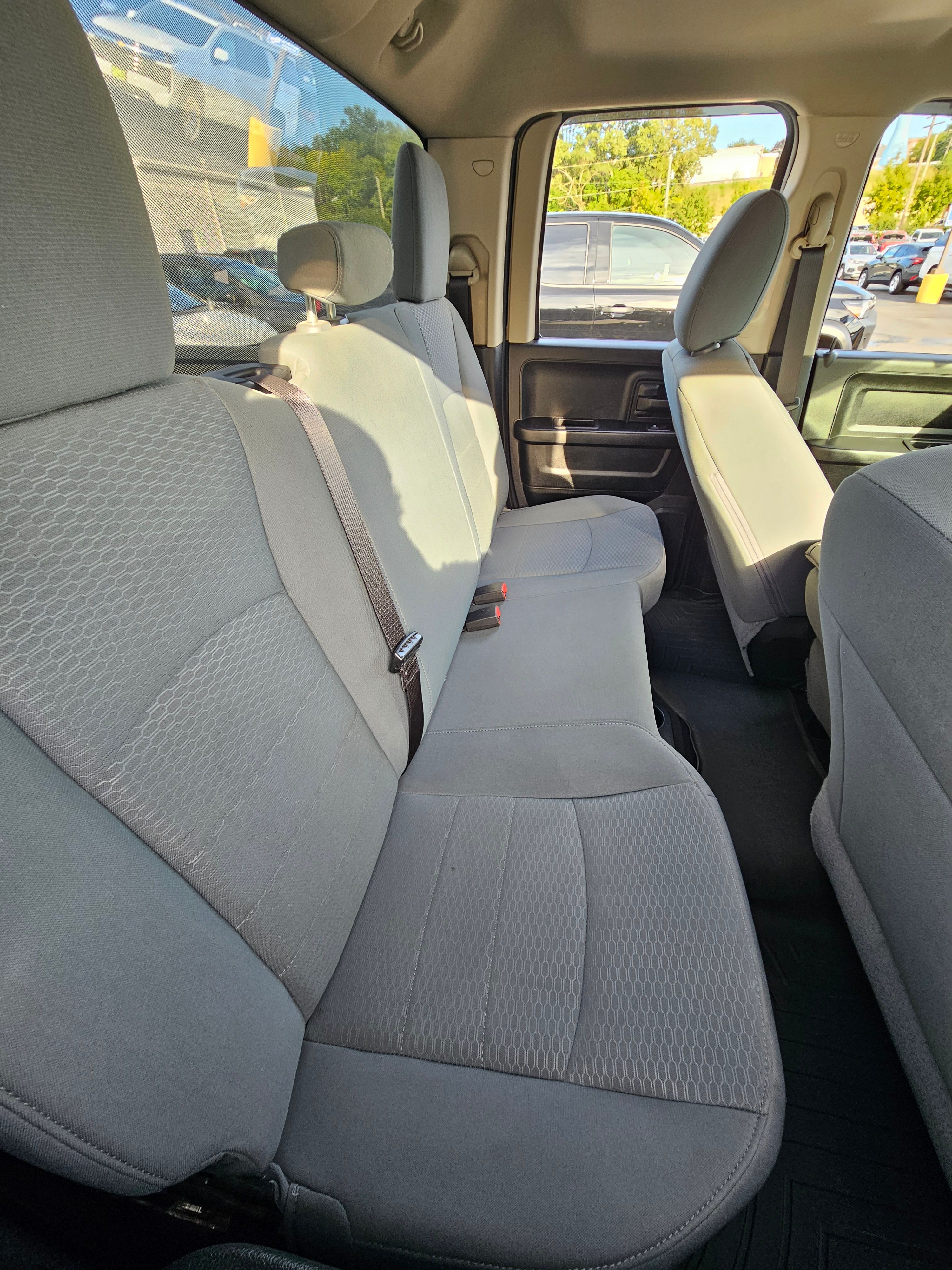 Used 2018 RAM 1500 Express w/ Express Value Package AWD/4WD image 29