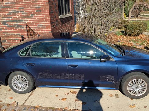 Used 2015 Volkswagen Passat 1.8T S image 2