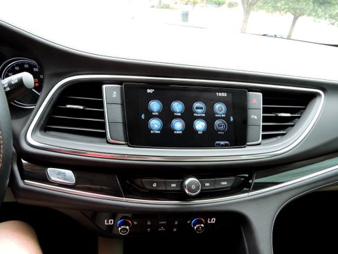 Used 2019 Buick Enclave Essence FWD image 20