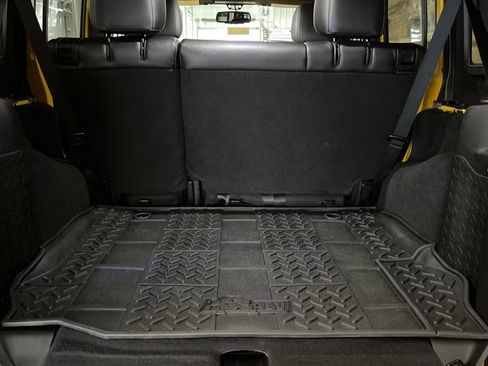 Used 2015 Jeep Wrangler Unlimited Rubicon w/ Connectivity Group image 13