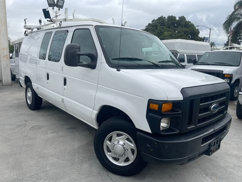 Used 2010 Ford E-250 and Econoline 250 image 2