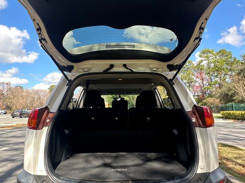 Used 2013 Toyota RAV4 XLE image 9