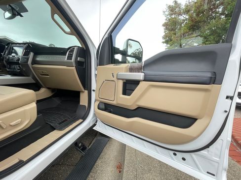 Used 2017 Ford F350 Lariat image 17