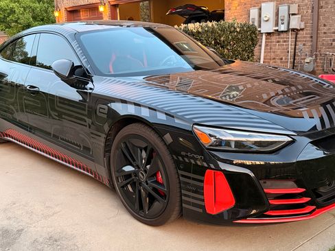 Used 2023 Audi RS e-tron GT image 1