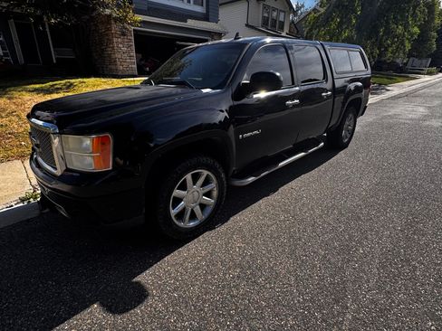 Used 2008 GMC Sierra 1500 Denali w/ Sun And Navigation Package AWD/4WD image 1