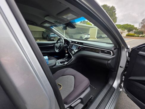 Used 2018 Toyota Camry LE image 15