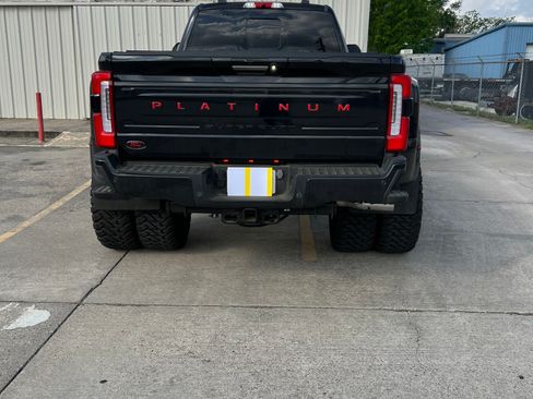 Used 2023 Ford F350 Platinum w/ FX4 Off-Road Package image 13