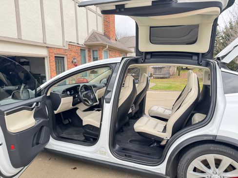 Used 2018 Tesla Model X 100D image 8