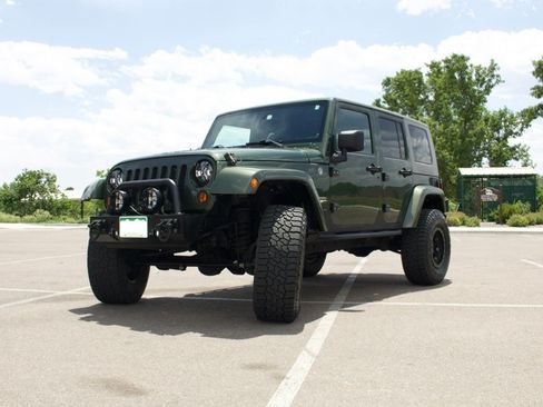 Used 2007 Jeep Wrangler Unlimited Sahara w/ Dual Top Group AWD/4WD image 9