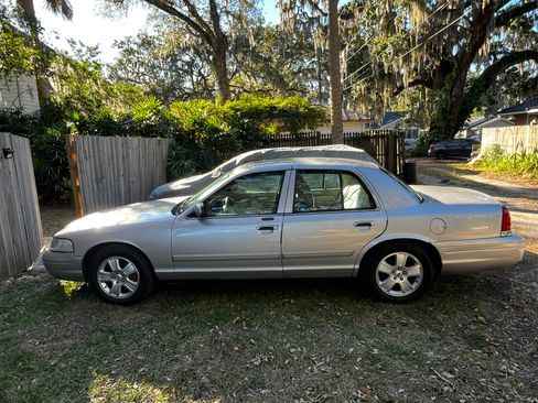 Used 2011 Ford Crown Victoria LX w/ Comfort Appearance Pkg RWD image 1