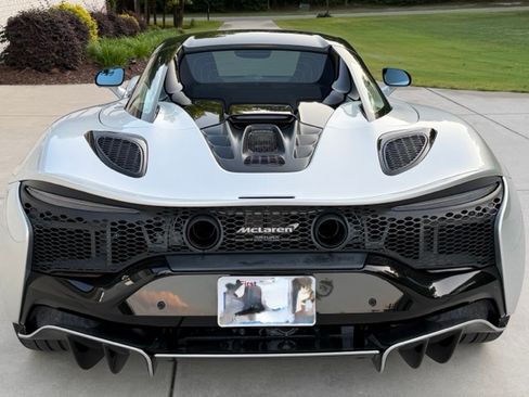 Used 2025 McLaren Artura Spider RWD image 18