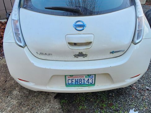 Used 2013 Nissan Leaf SV w/ LED & Quick Charge Pkg image 9