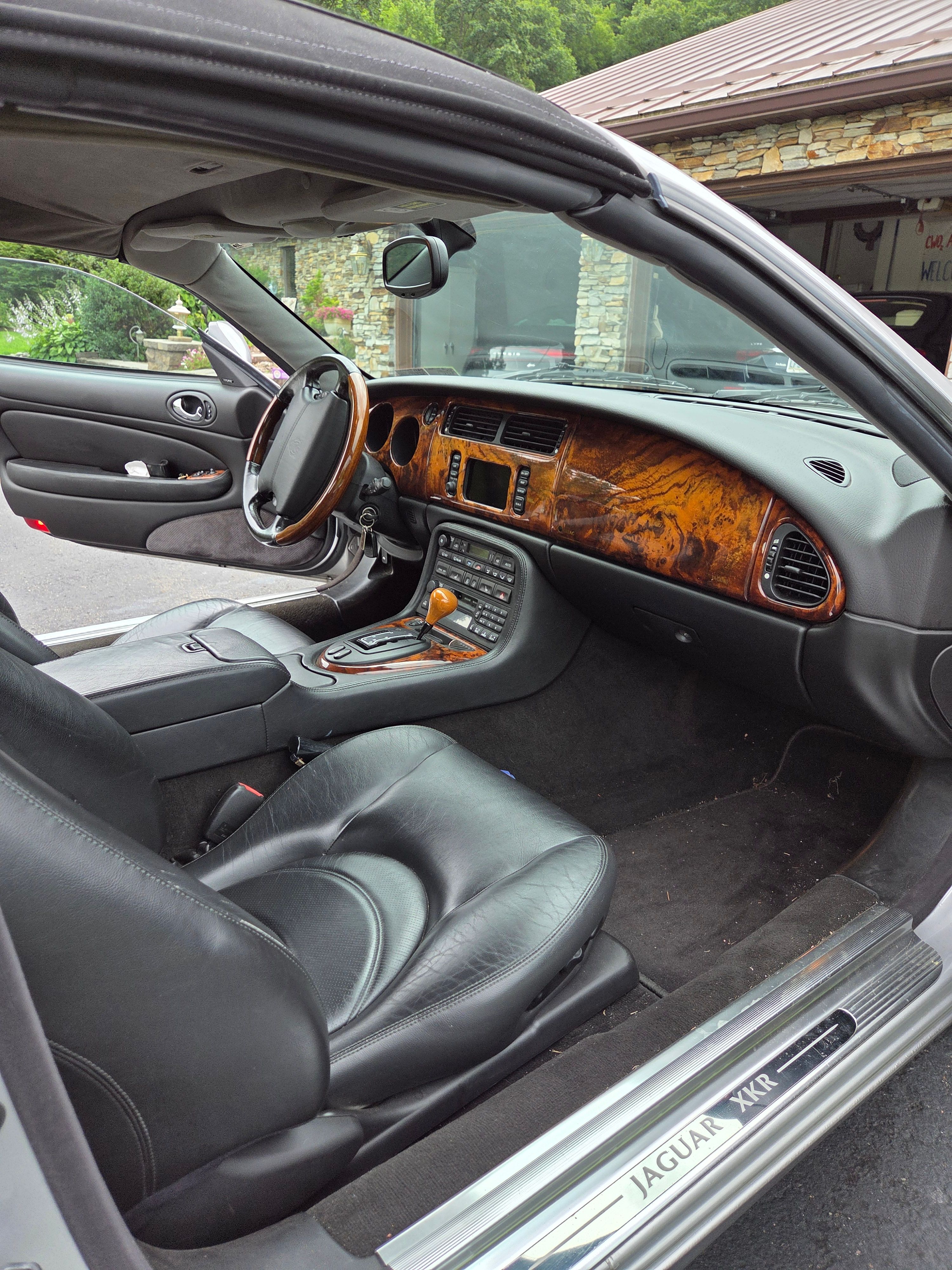 Used 2001 Jaguar XKR Convertible RWD image 9