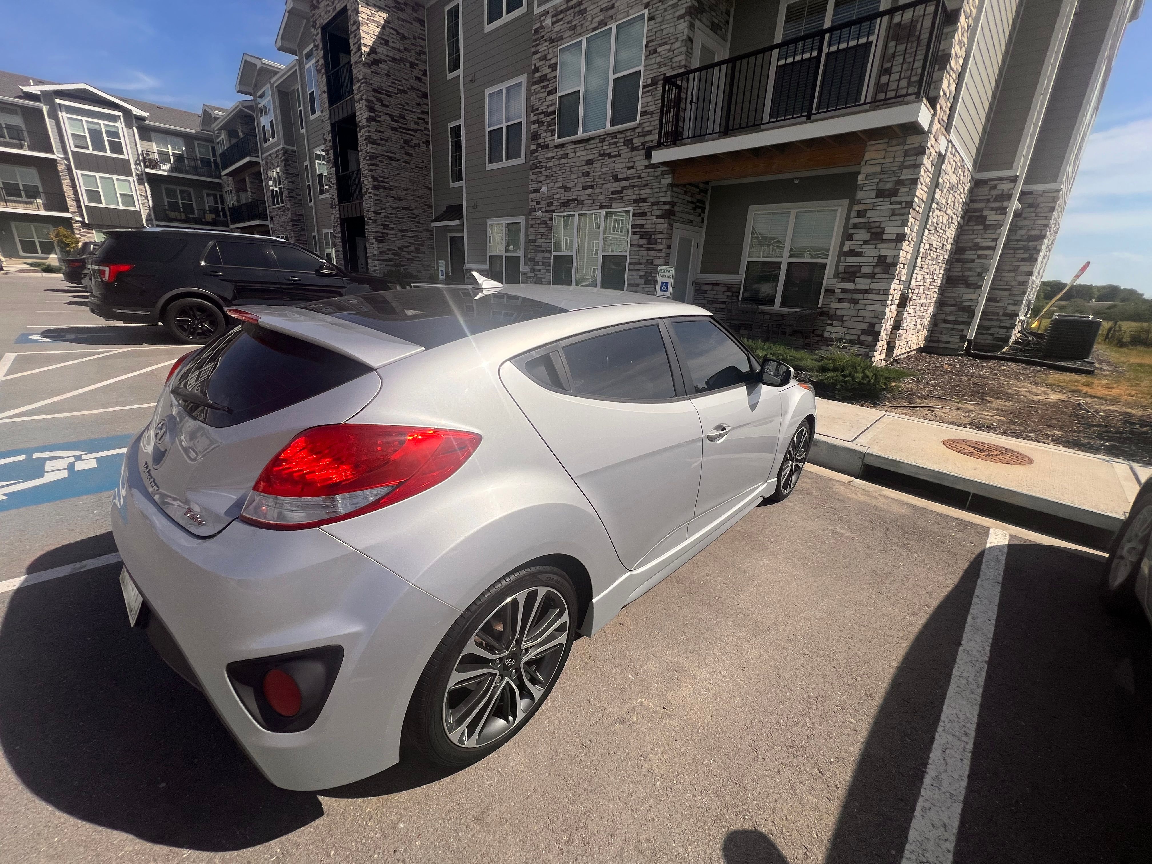 Used 2016 Hyundai Veloster Turbo FWD image 5