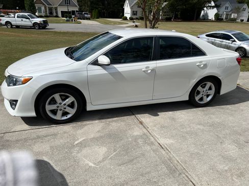 Used 2014 Toyota Camry SE image 4