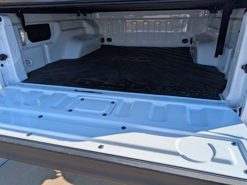 Used 2025 Jeep Gladiator Mojave w/ Convenience Group image 12