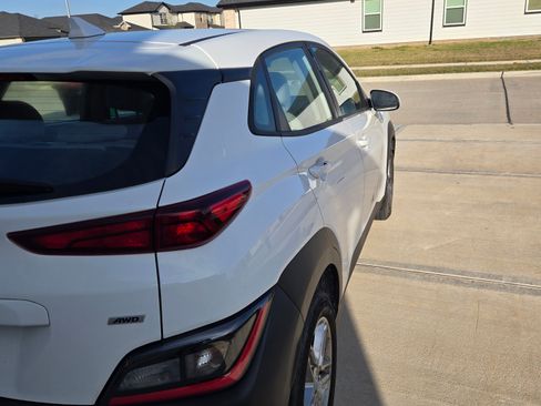 Used 2022 Hyundai Kona SE image 2