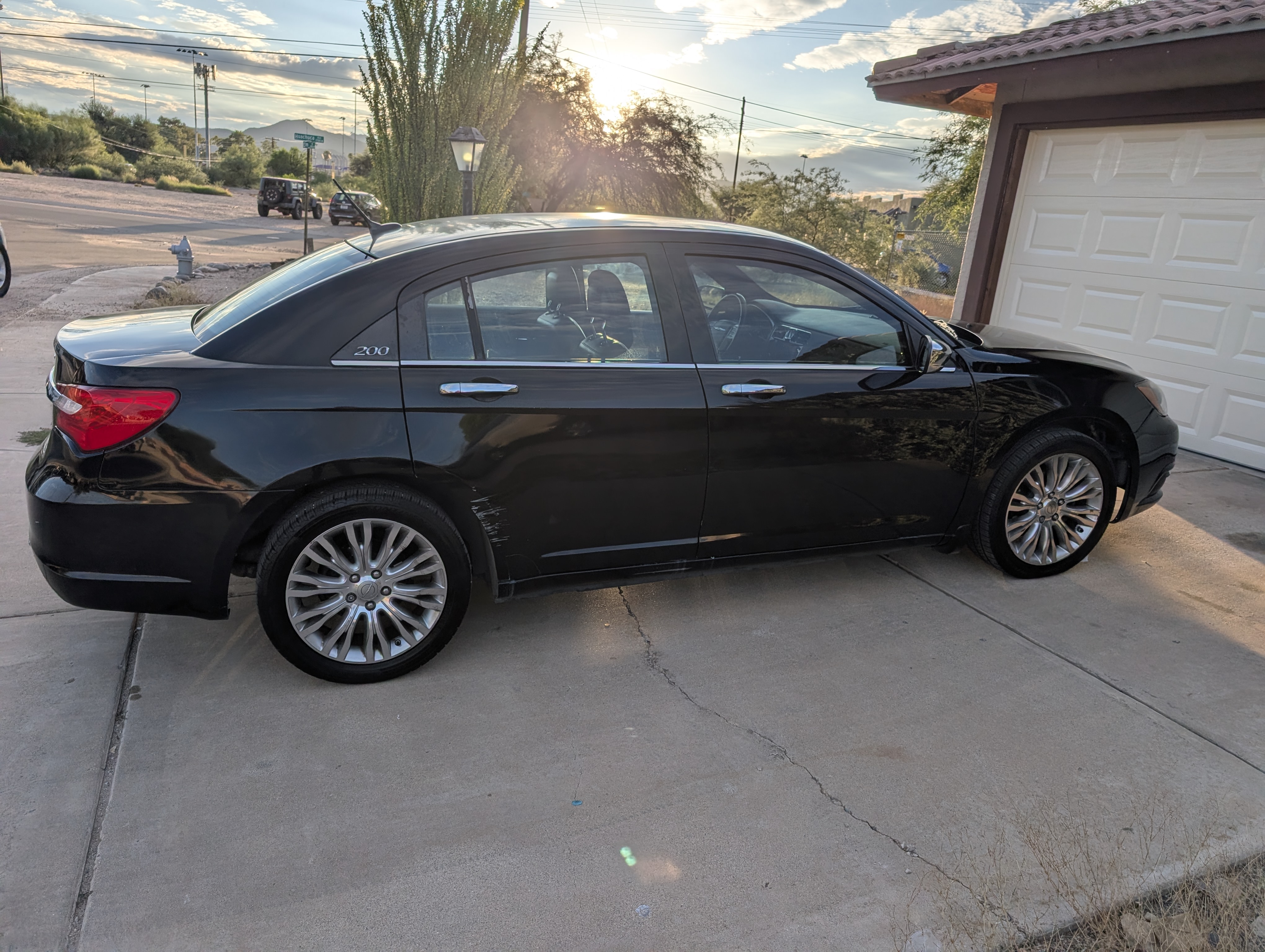 Used 2011 Chrysler 200 Limited FWD image 6