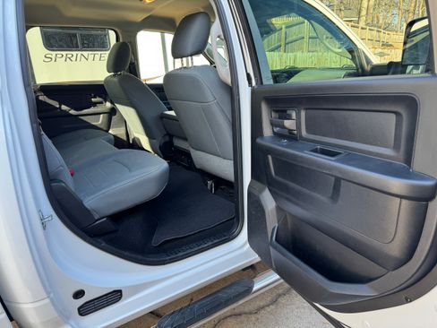 Used 2018 RAM 2500 Tradesman w/ Chrome Appearance Group image 10