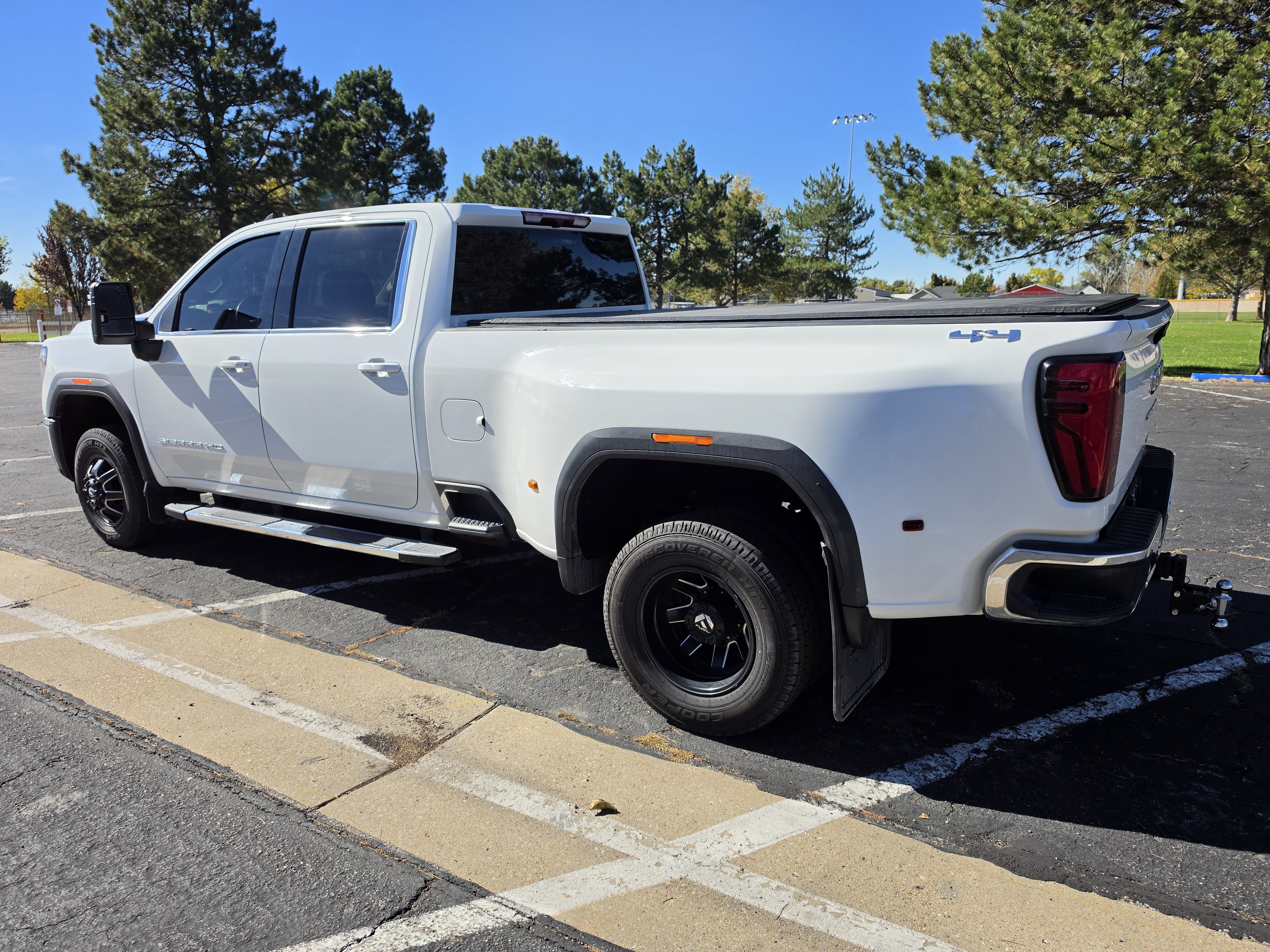 Used 2025 GMC Sierra 3500 SLE AWD/4WD image 4