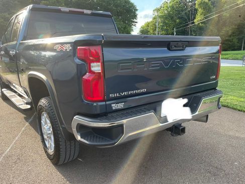 Used 2023 Chevrolet Silverado 2500 LTZ AWD/4WD image 4