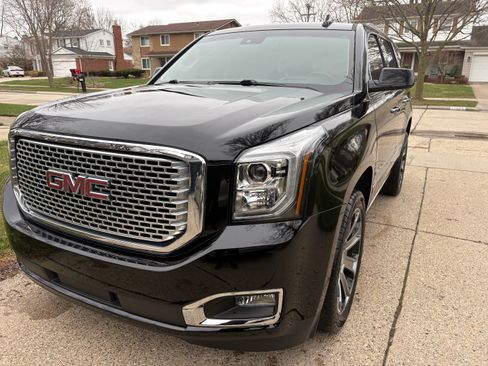 Used 2015 GMC Yukon Denali w/ Premium Package image 5