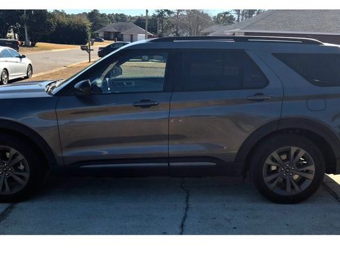 Used 2023 Ford Explorer XLT w/ Equipment Group 202A image 2