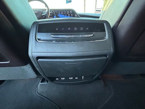 Used 2022 Cadillac Escalade Sport Platinum image 28