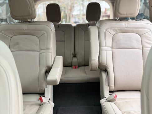 Used 2023 Lincoln Aviator Reserve w/ Equipment Group 201A image 16