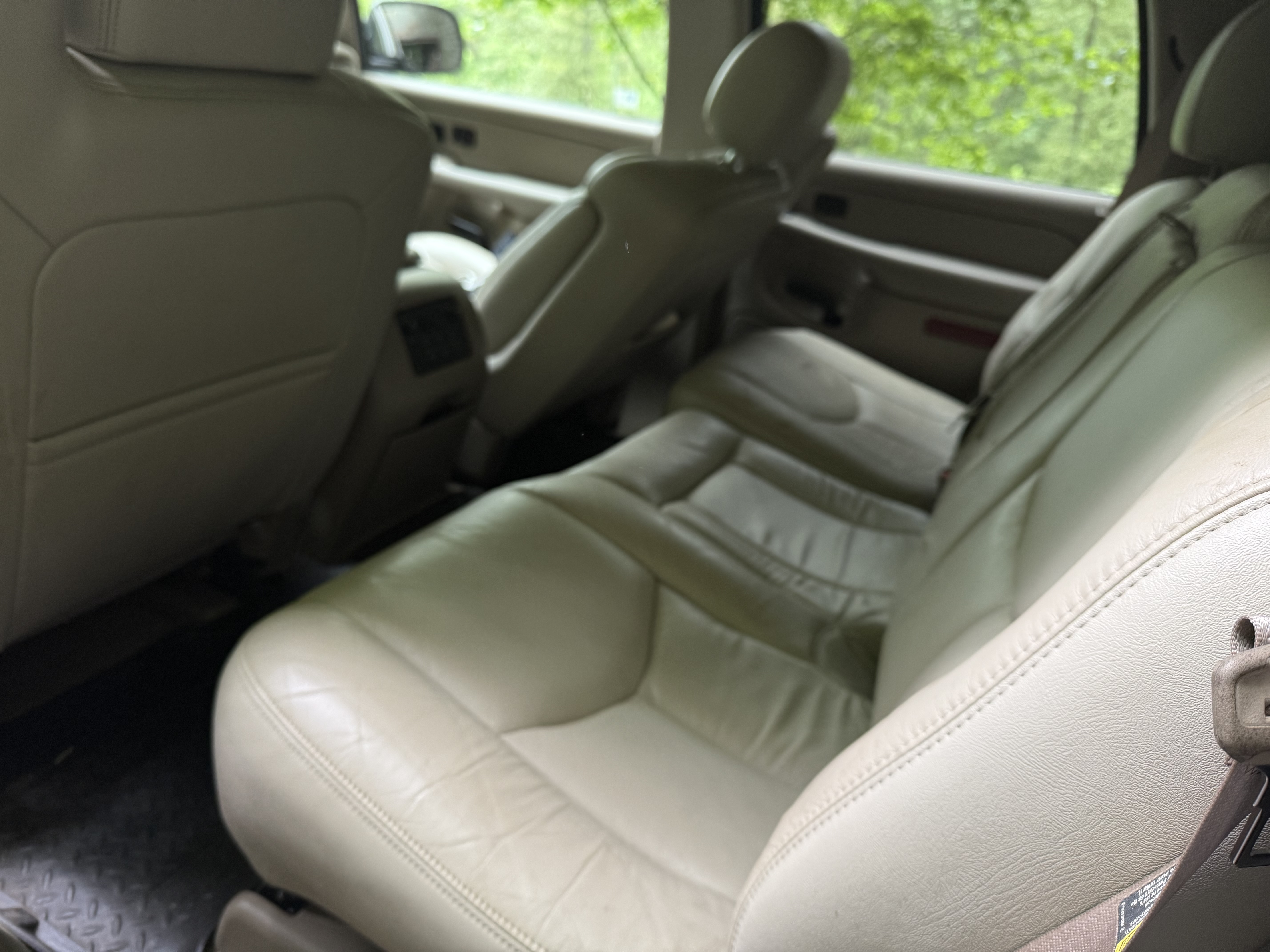 Used 2004 Chevrolet Tahoe LT w/ LT Preferred Equipment Group AWD/4WD image 6