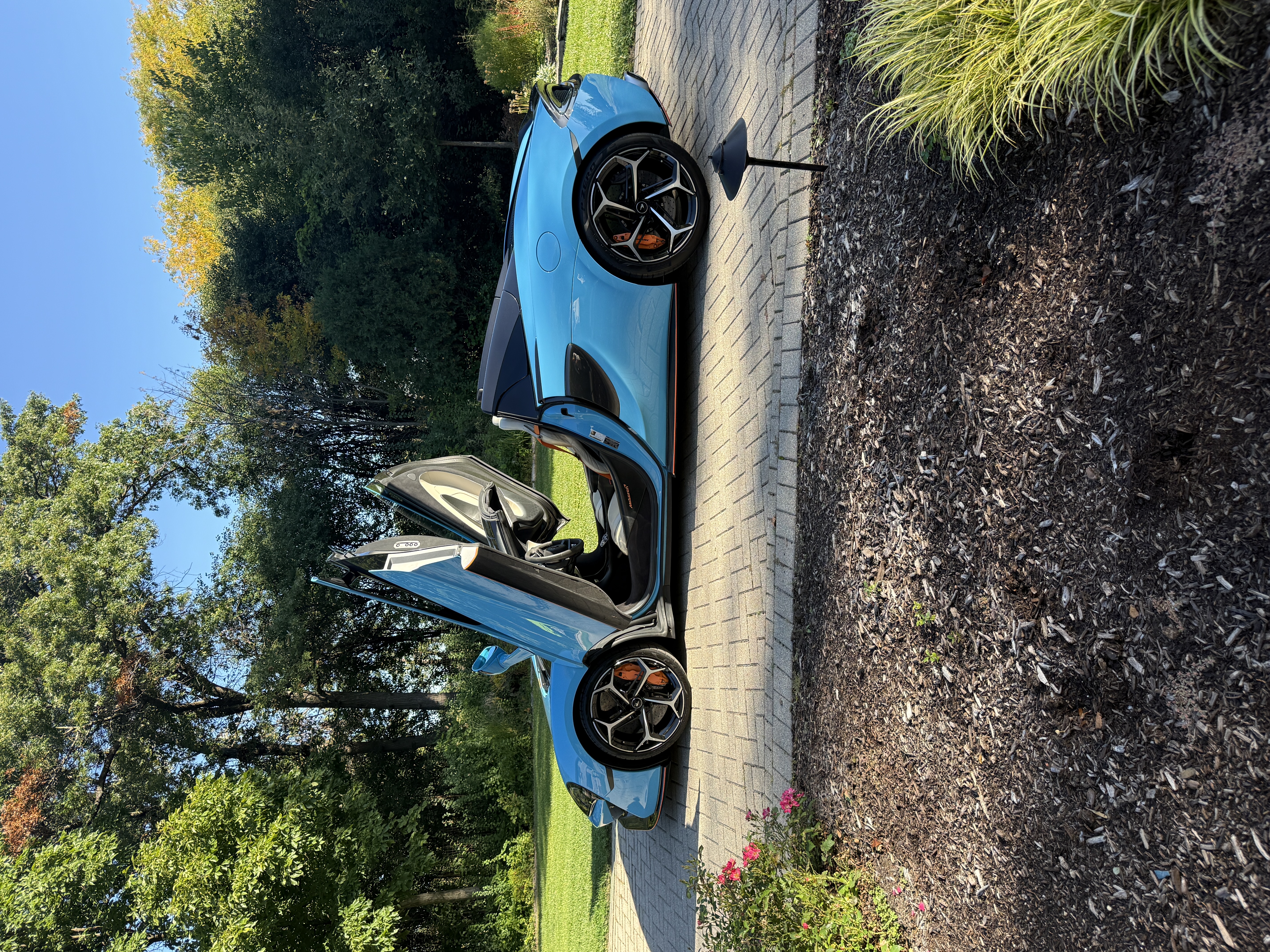 Used 2018 McLaren 570S Spider RWD image 12