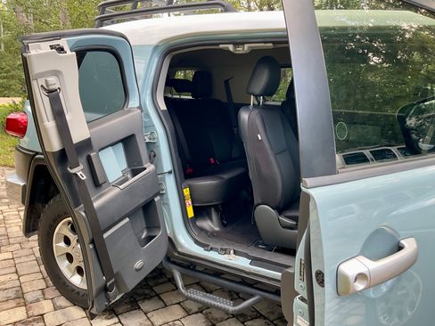 Used 2013 Toyota FJ Cruiser 4WD image 13