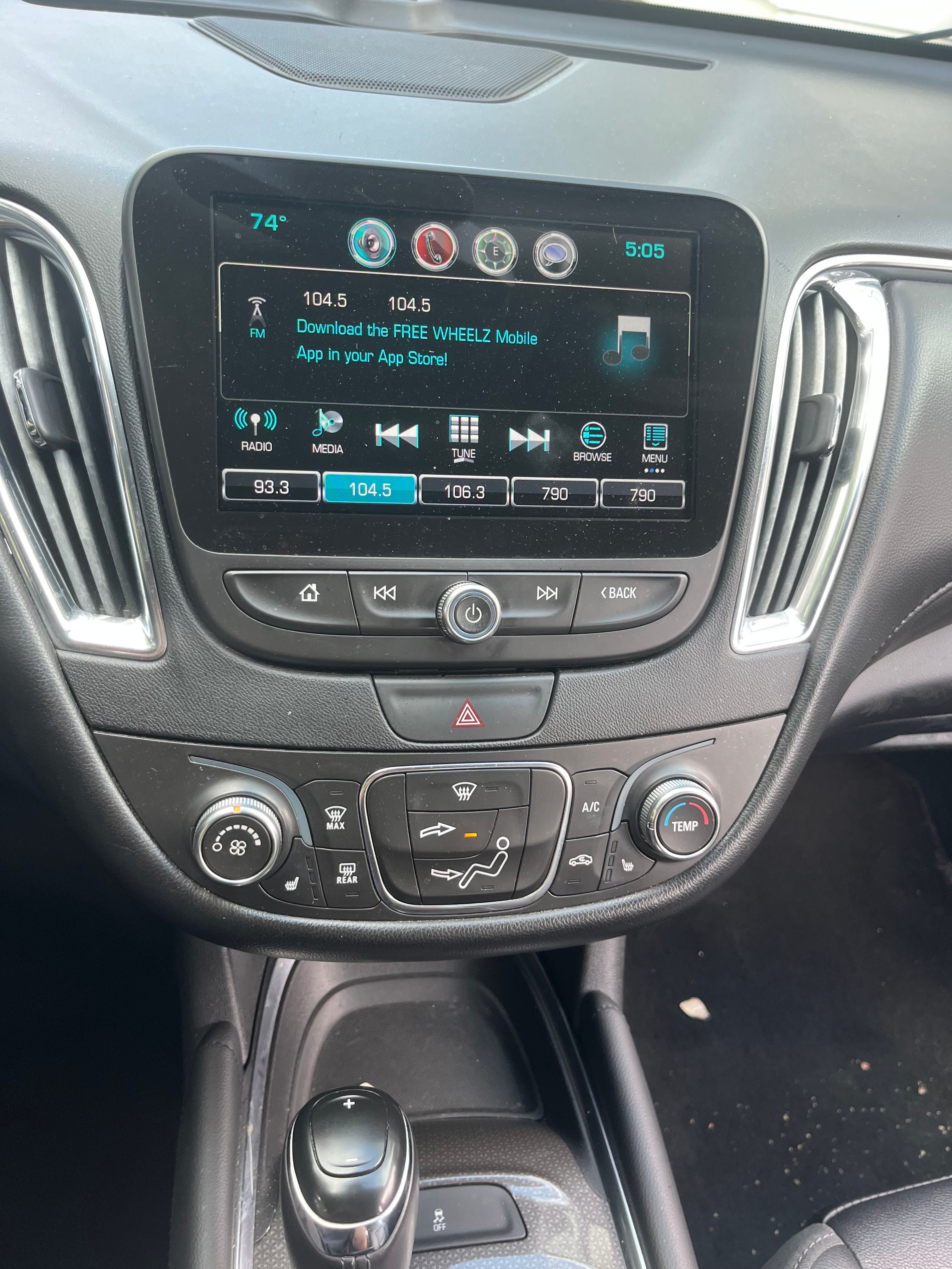 Used 2018 Chevrolet Malibu LT w/ Leather Package FWD image 11