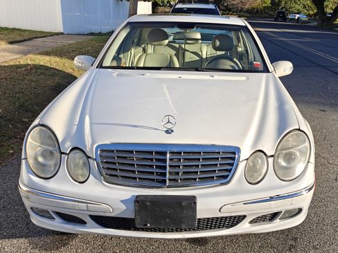 Used 2005 Mercedes-Benz E 320 E 320 Sedan 4D image 2