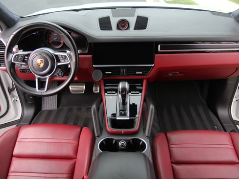 Used 2021 Porsche Cayenne GTS AWD/4WD image 10