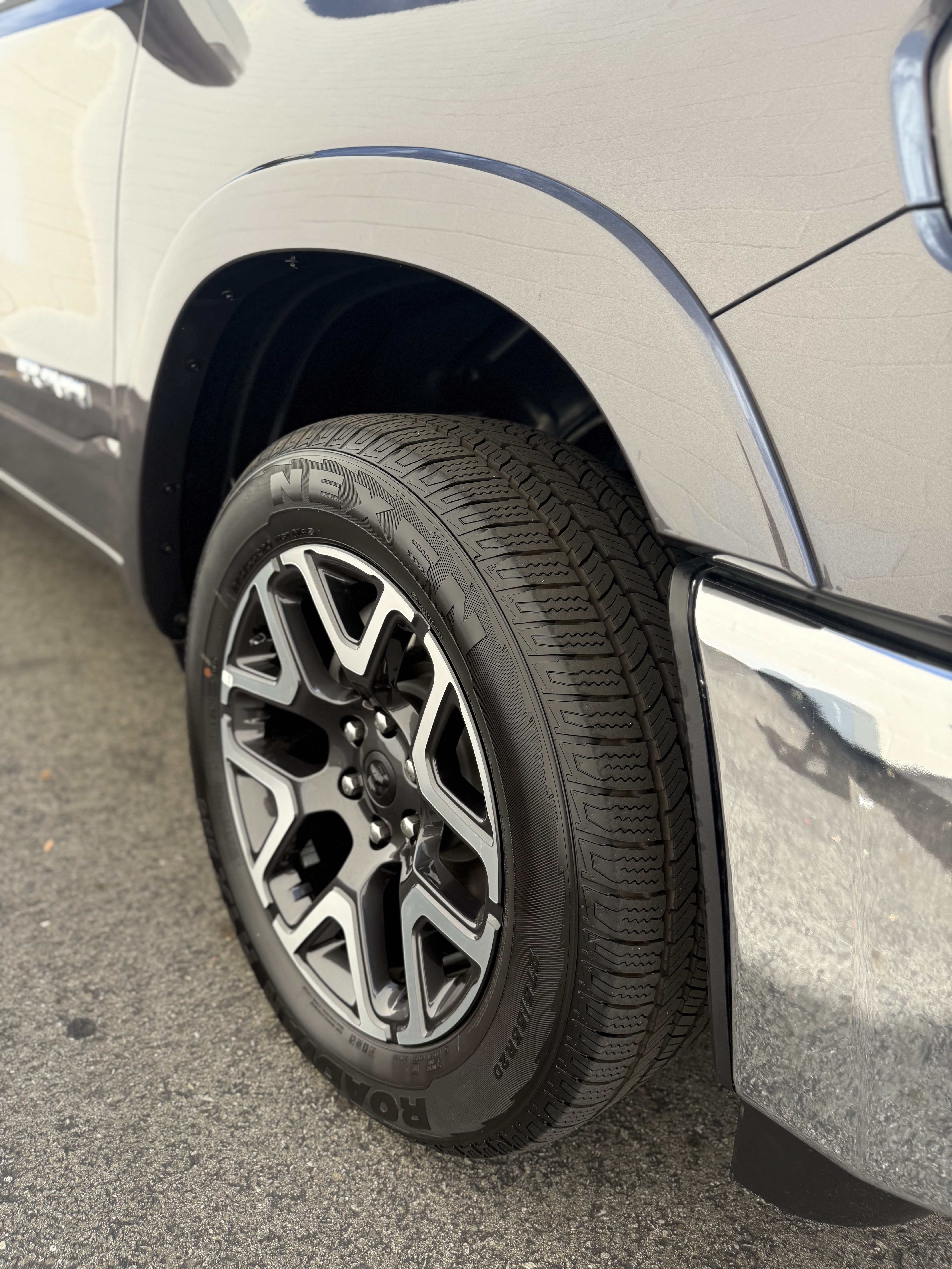 Used 2026 RAM 1500 Laramie AWD/4WD image 9