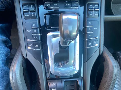 Used 2016 Porsche Cayenne image 19