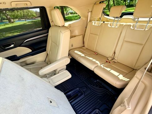 Used 2015 Toyota Highlander Limited Platinum image 15