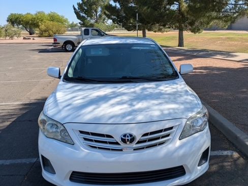 Used 2013 Toyota Corolla LE FWD image 4
