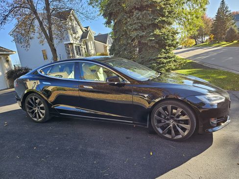 Used 2019 Tesla Model S Standard Range image 2