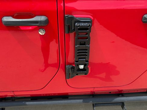Used 2020 Jeep Gladiator Sport w/ Quick Order Package 24S AWD/4WD image 23